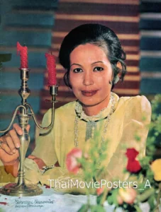 วิไลวรรณ วัฒนพานิช นางเอกตุ๊กตาทองคนแรกของไทย ใน ชลาลัย (2516) สมบัติ-อรัญญา-สุคนธ์ทิพย์ แสดงนำ